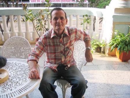 Hôte cubain vous accueillant dans sa casa à Cuba