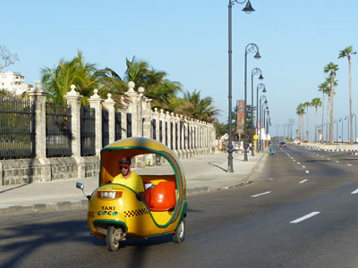 Excursion en Coco Taxi sur le Malecon à La Havane