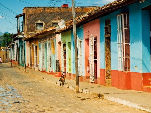 Voyage chez l'habitant à Cuba ruelles coloniales de trinidad 
