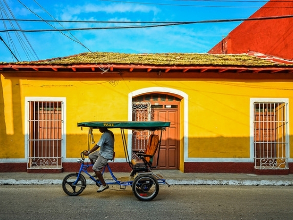 voyage cuba chez l habitant tour en velo taxi dans les ruelles de trinidad cuba