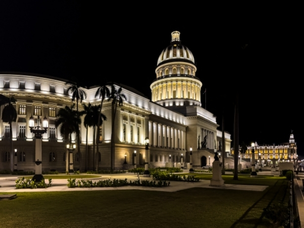 Voyage chez l'habitant à Cuba la havane by night et le capitole