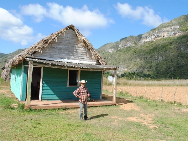 Voyage chez l'habitant à Cuba a la rencontre d un agriculteur de vinales