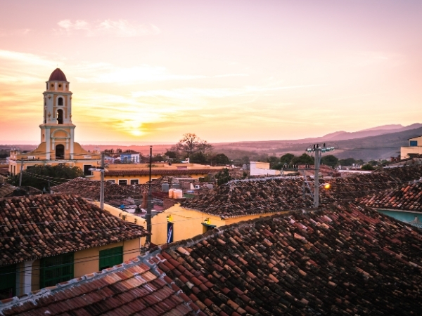 Voyage chez l'habitant à Cuba coucher de soleil sur trinidad