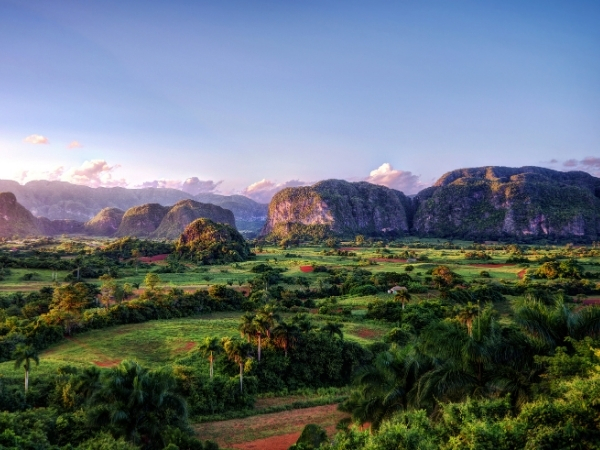 voyage cuba chez l habitant decouverte des paysages de la vallee de vinales et ses mogotes