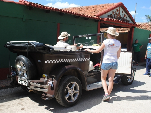 Voyage chez l'habitant à Cuba excursion en vieille americaine a trinidad