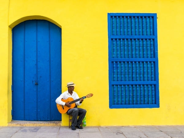 Voyage chez l'habitant à Cuba musicien de rue cubain a trinidad