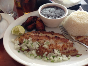 Plat typique de poisson chez l'habitant à Cuba