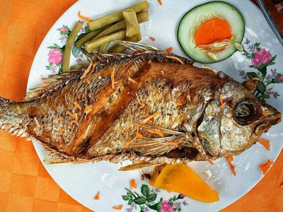 Plat typique à base de poisson chez l'habitant à Cuba Plat typique à base de poisson chez l'habitant à Cuba