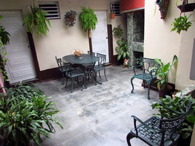 Moment en terrasse chez l'habitant à Cuba Moment en terrasse chez l'habitant à Cuba